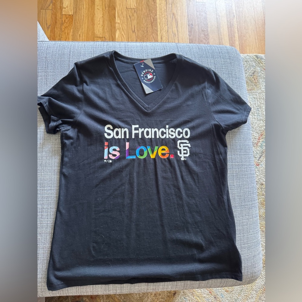 NEW Women’s Medium SF Giants Pride Shirt